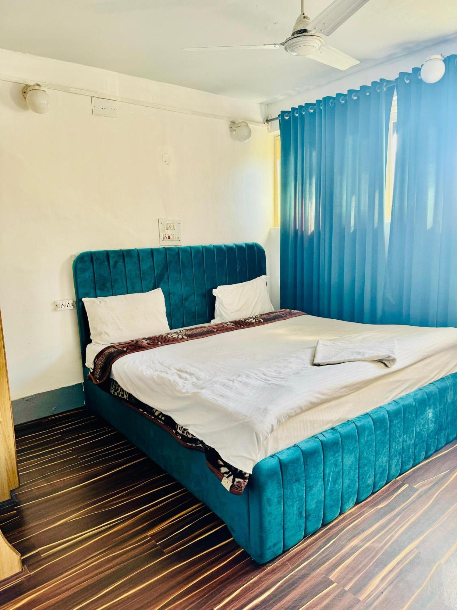 Olive Ventures, Royal Inn, Ritz Srīnagar Exterior foto